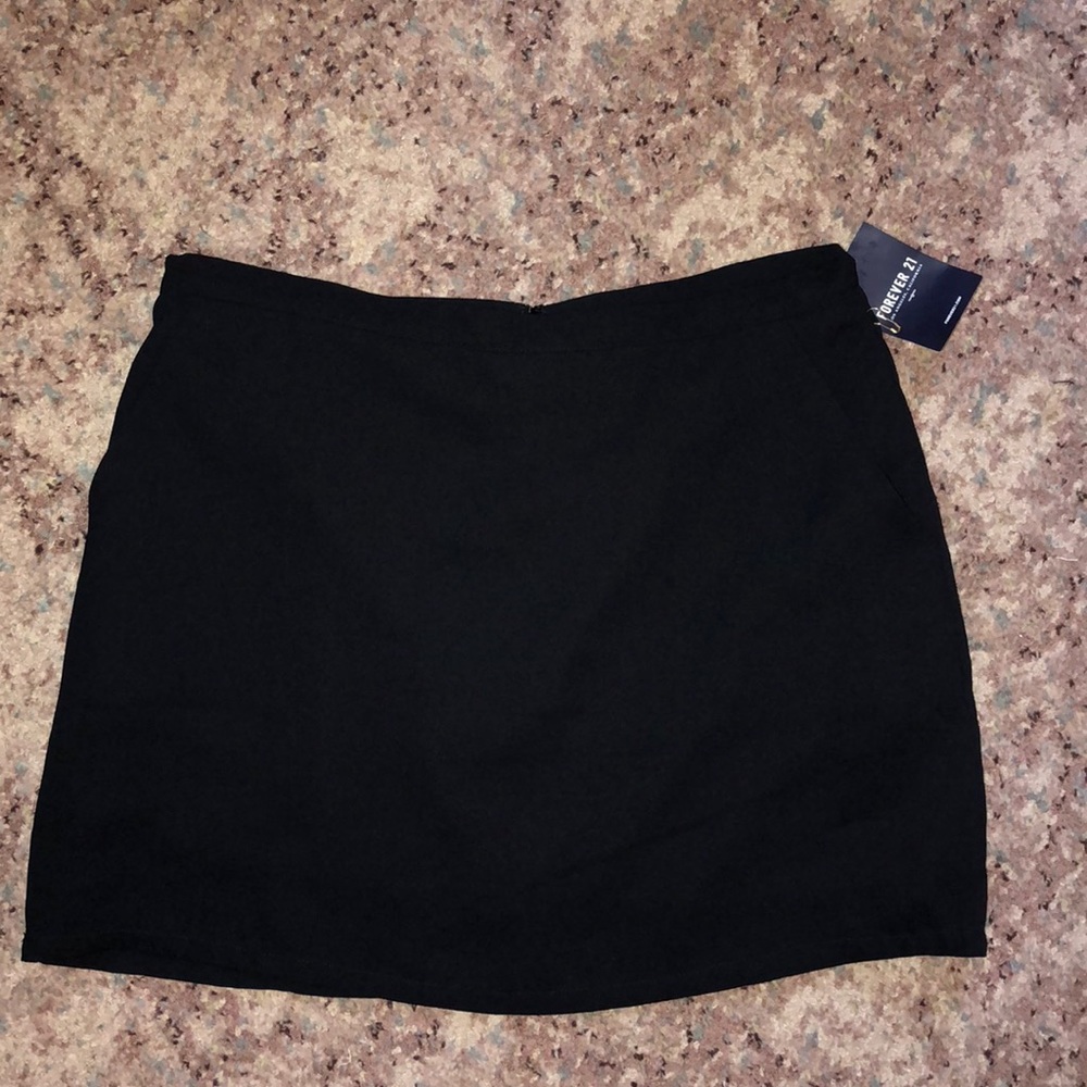 BRAND NEW, forever 21, black mini skirt w pockets